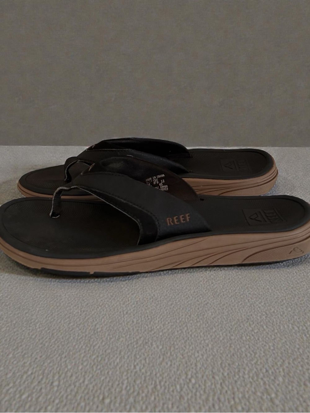 Reef Men's Flip Flops Size 12 Black Tan Cushion Sandals Water Friendly